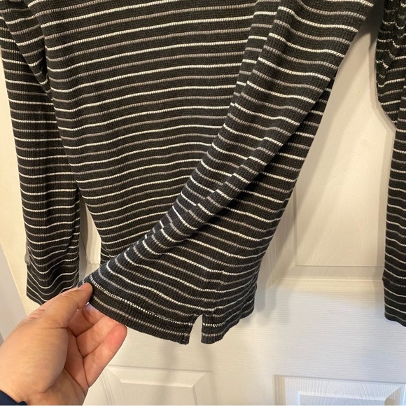 U.S. Polo Assn. Men's Black and Gray Striped Long Sleeve Tee - Picture 4 of 11